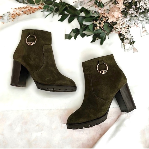 Tory Burch Sofia Lug Sole Bootie Green Suede Gold Logo 10.5 olive army Academia
